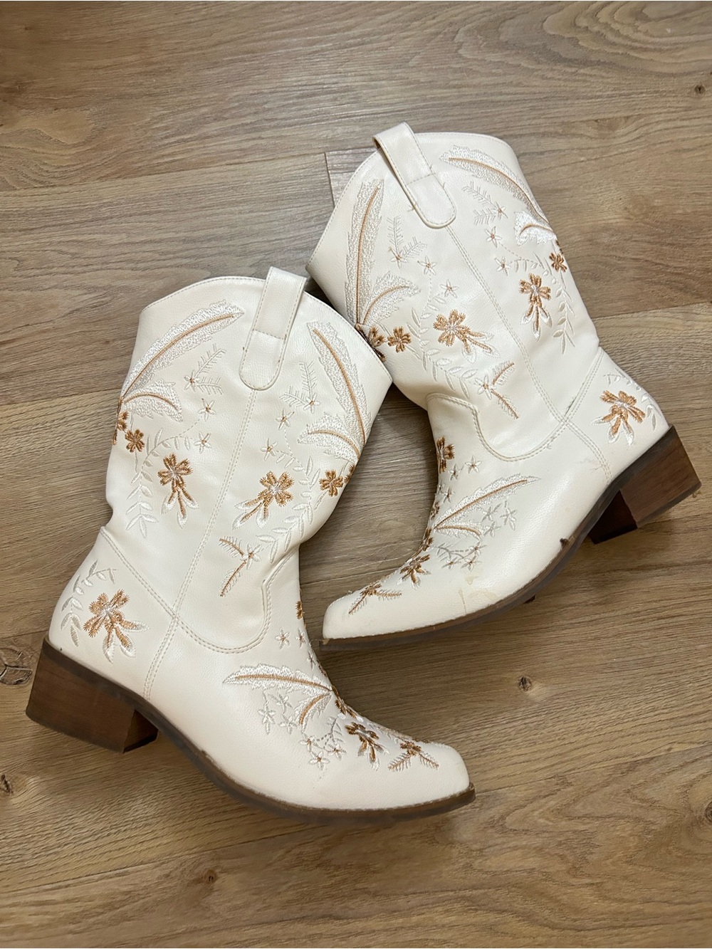 Women’s Cream Embroidered Western Boots